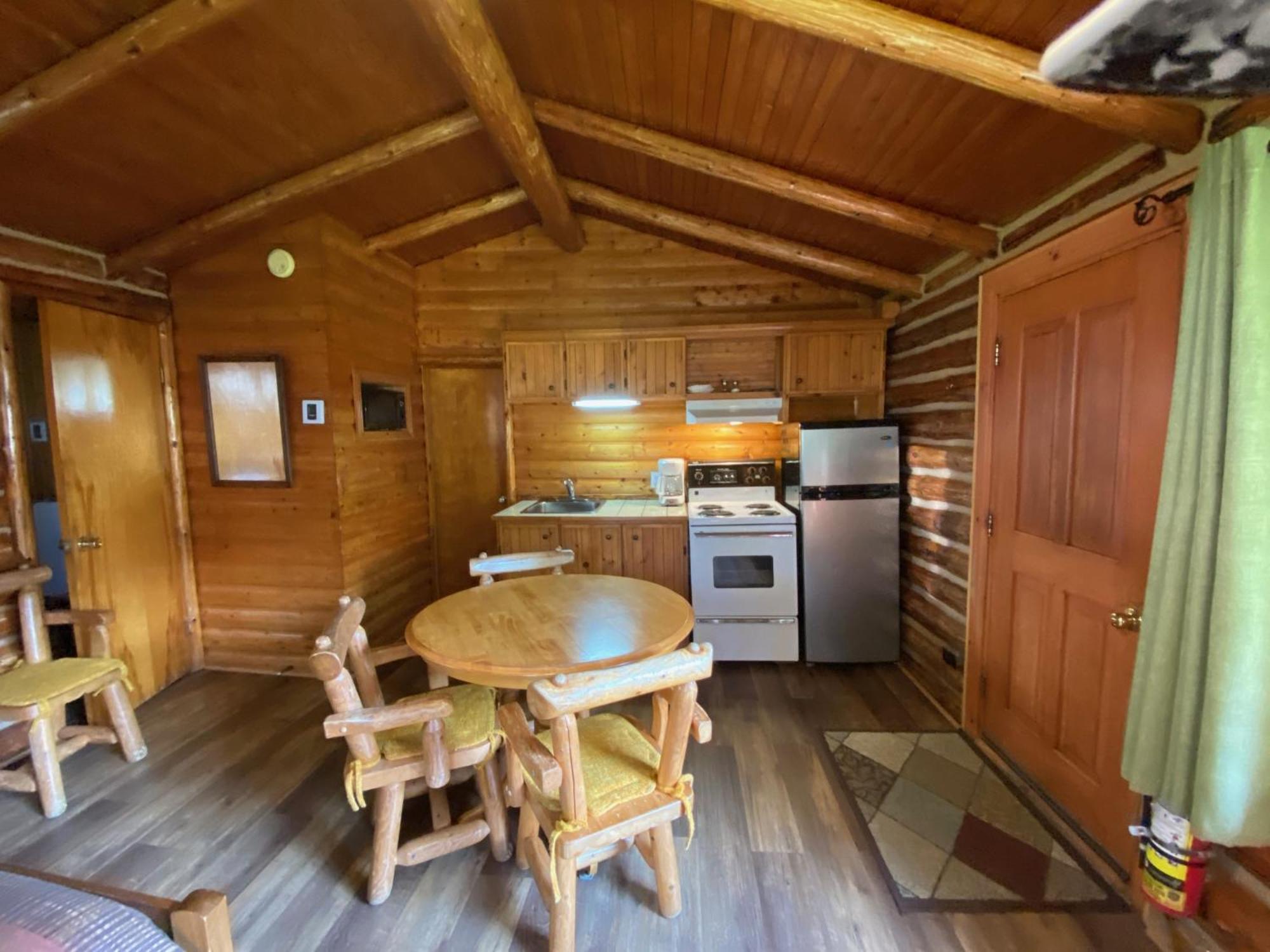 Kan-A-Mouche Pourvoirie Auberge Et Chalets Saint-Michel des Saints Room photo